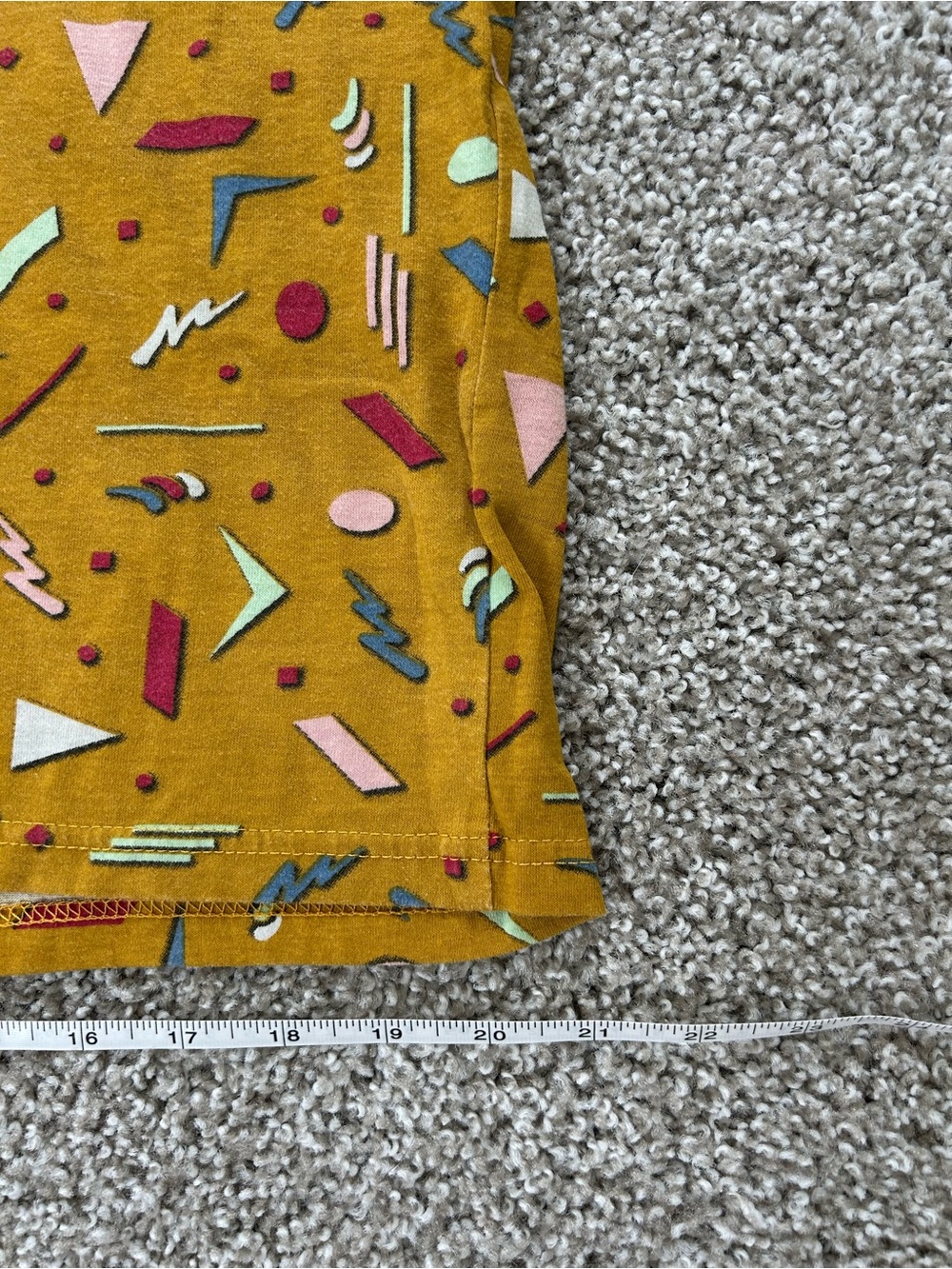 geometric patterned tee - Picture 6 of 11